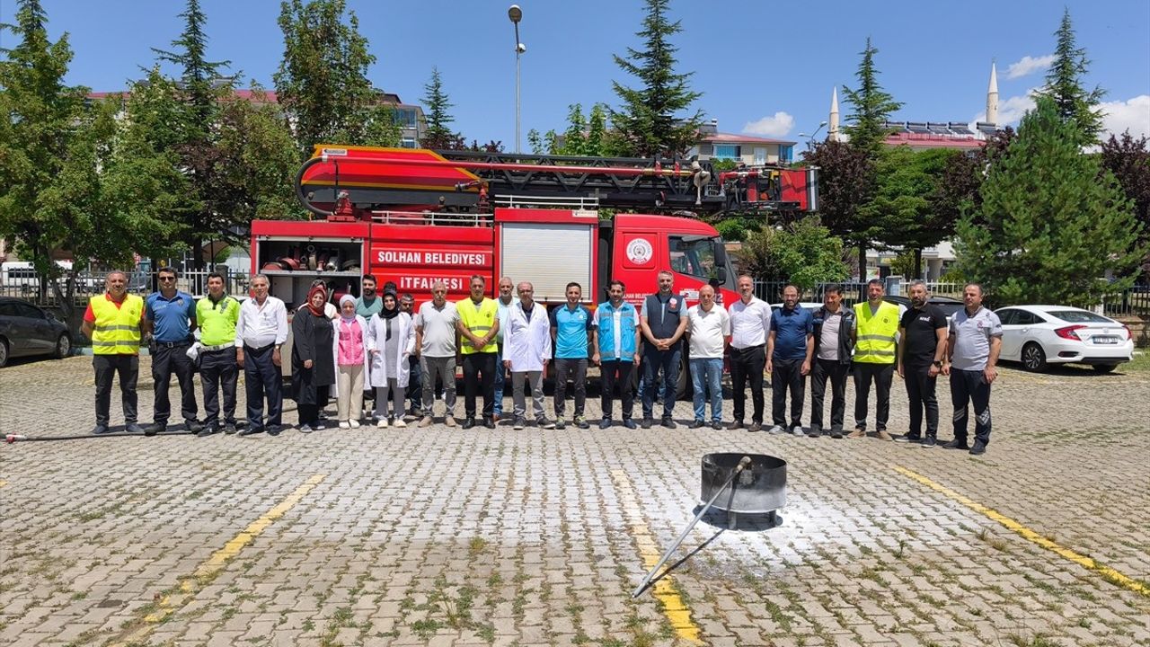 Bingöl'de Deprem ve Yangın Tatbikatı Gerçekleştirildi