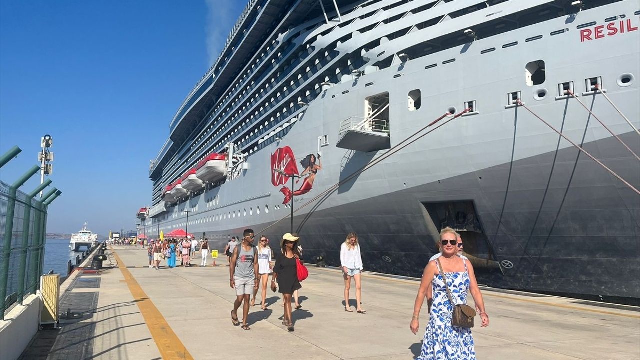 Bodrum'a Gelen 'Resilient Lady' Kruvaziyeri 2.600 Yolcu Taşıdı