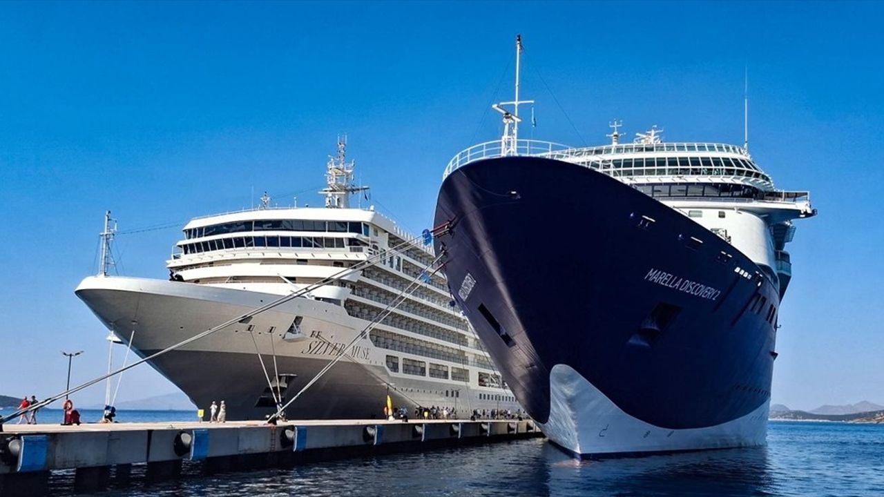 Bodrum'a İki Kruvaziyerle Geliyor
