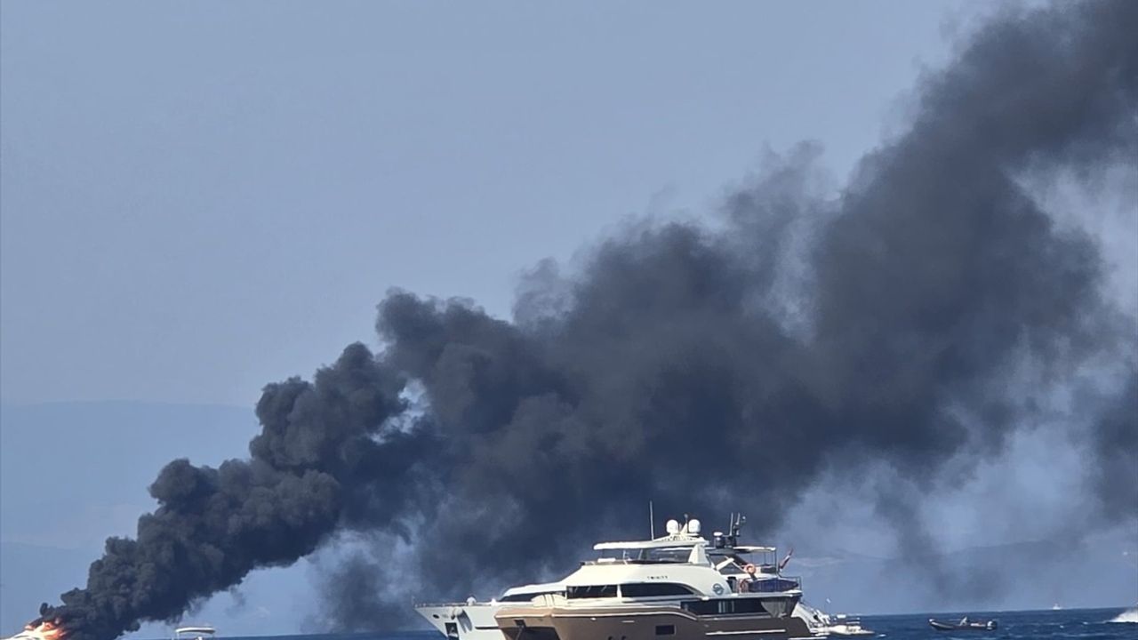 Bodrum'da Motoryat Yangını: Kullanılamaz Hale Geldi