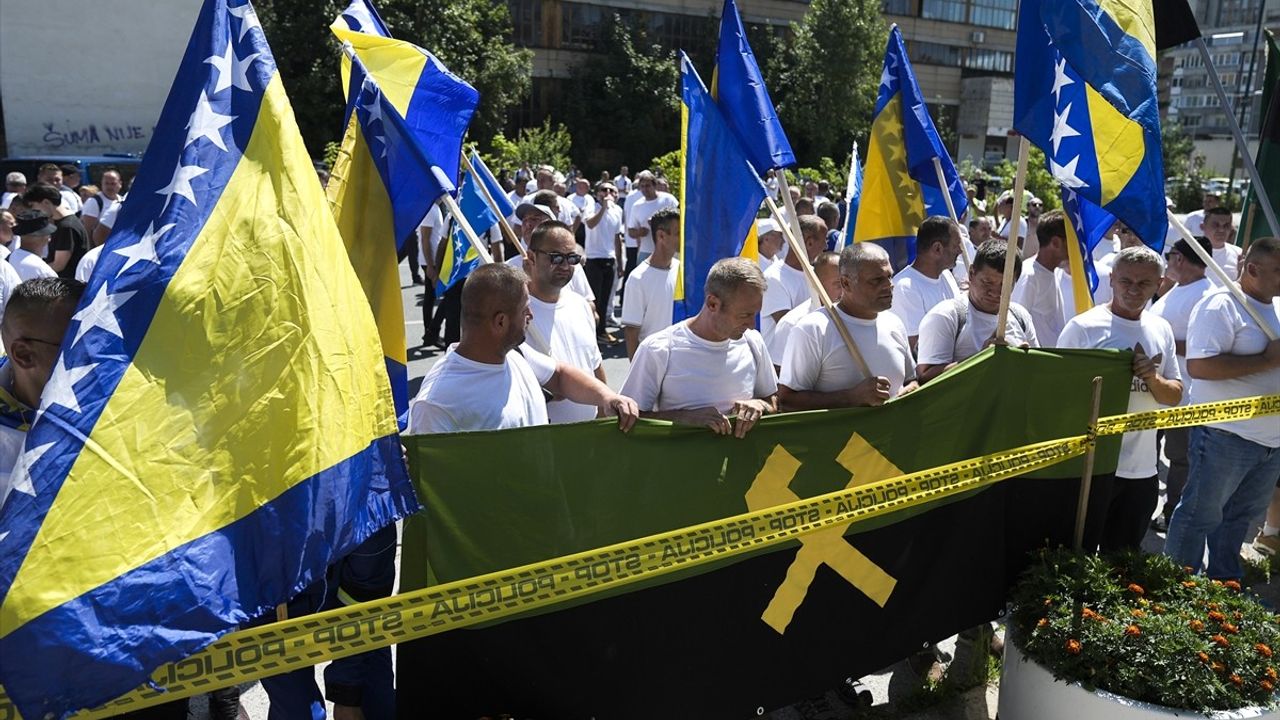 Bosna Hersek'te Madencilerden Maaş ve Emeklilik Talepleri