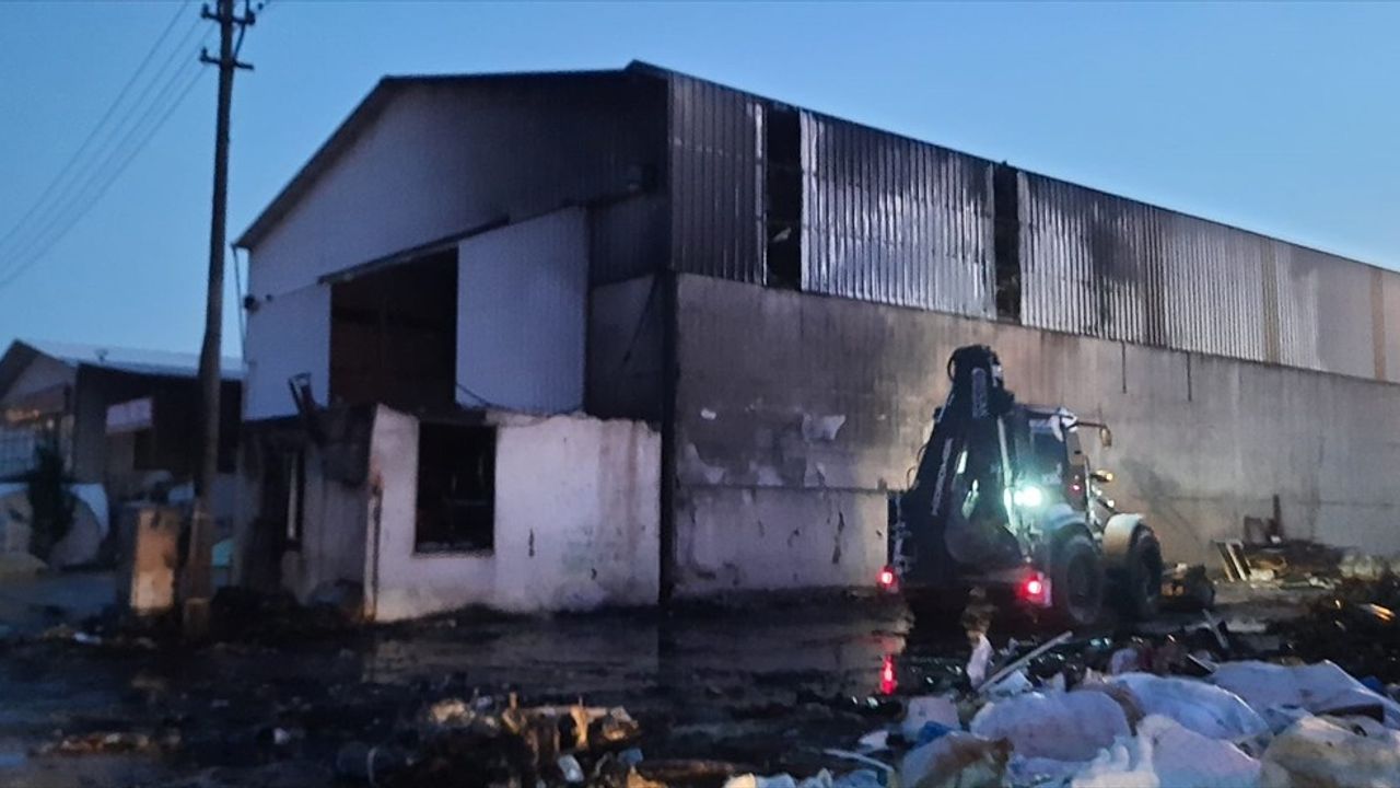 Bucak'ta Motosikletten Kaynaklanan Yangın Kontrol Altına Alındı