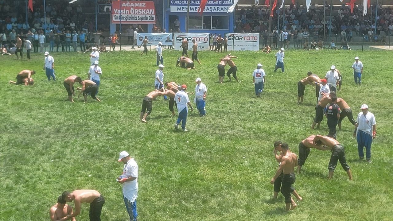 Burdur'da 34. Geleneksel Dirmil Altın Sipsi Yağlı Güreşleri Festivali