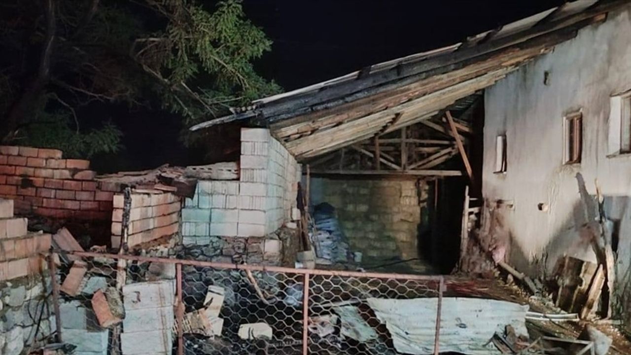 Burdur'da Ağılda Yangın: 10 Hayvan Telef Oldu