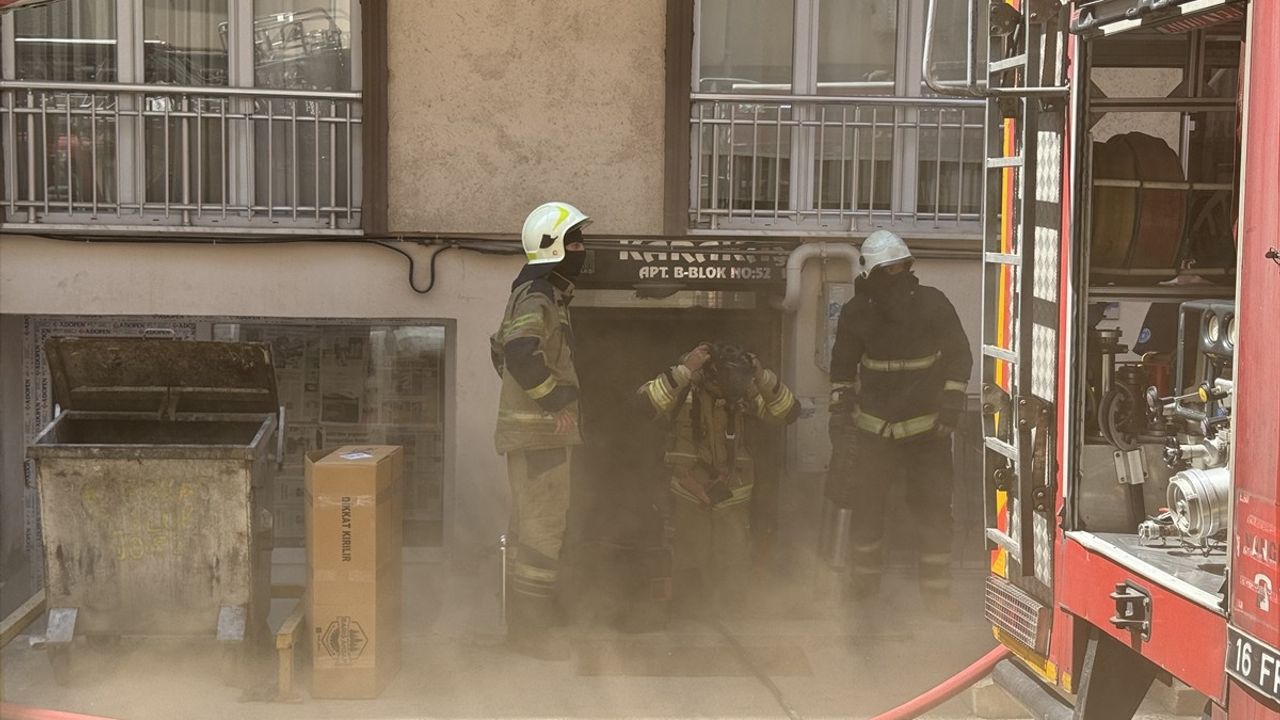 Bursa'da Apartmanda Yangın Paniği