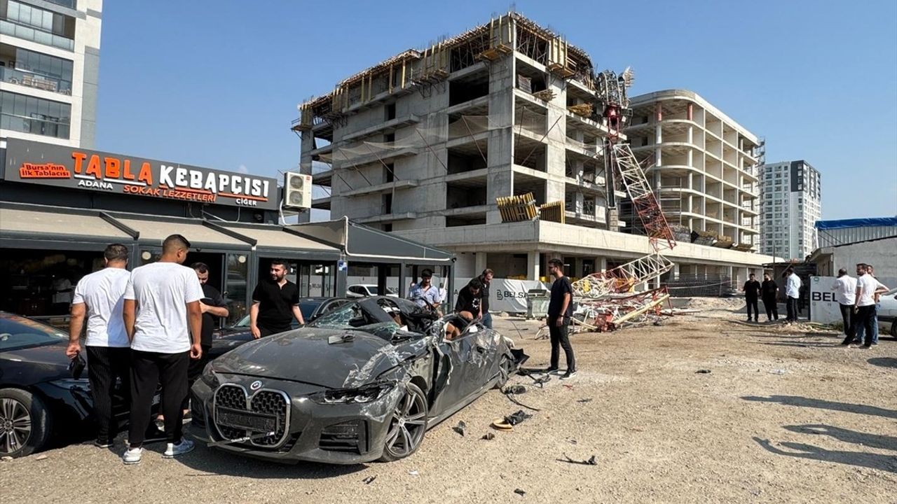 Bursa'da İnşaat Vincinin Devrilmesi Sonucu Yaralı