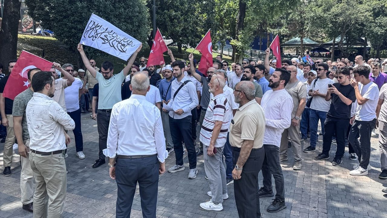 Bursa'da Muhammed Karikatürüne Tepkiler Patlak Verdi