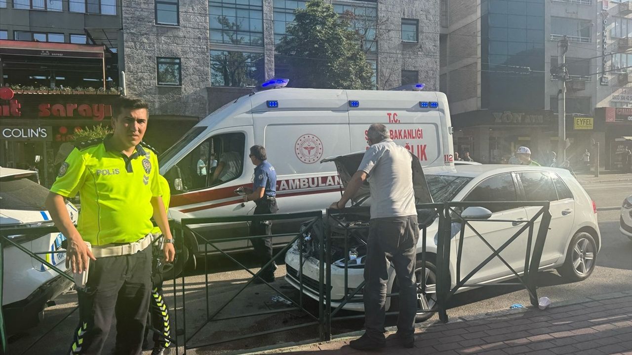Bursa'da Polis Memuru Otomobilin Çarpması Sonucu Yaralandı