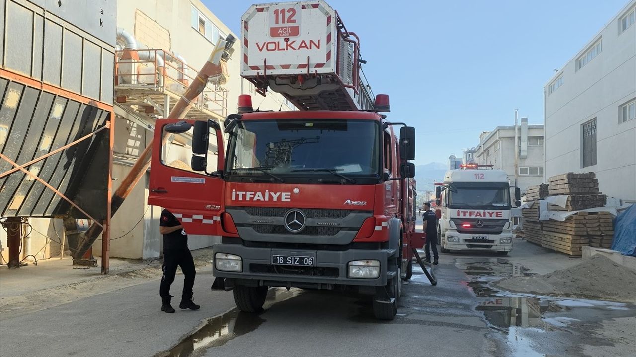 Bursa'daki Mobilya Fabrikasında Yangın Çıktı