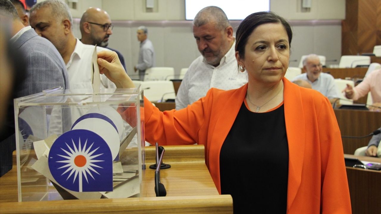 Büşra Özdemir Antalya Büyükşehir Belediye Başkanvekili Oldu