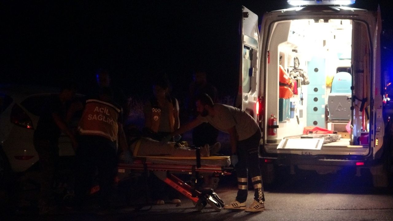 Çanakkale'de Trafik Kazası: Üç Yaralı