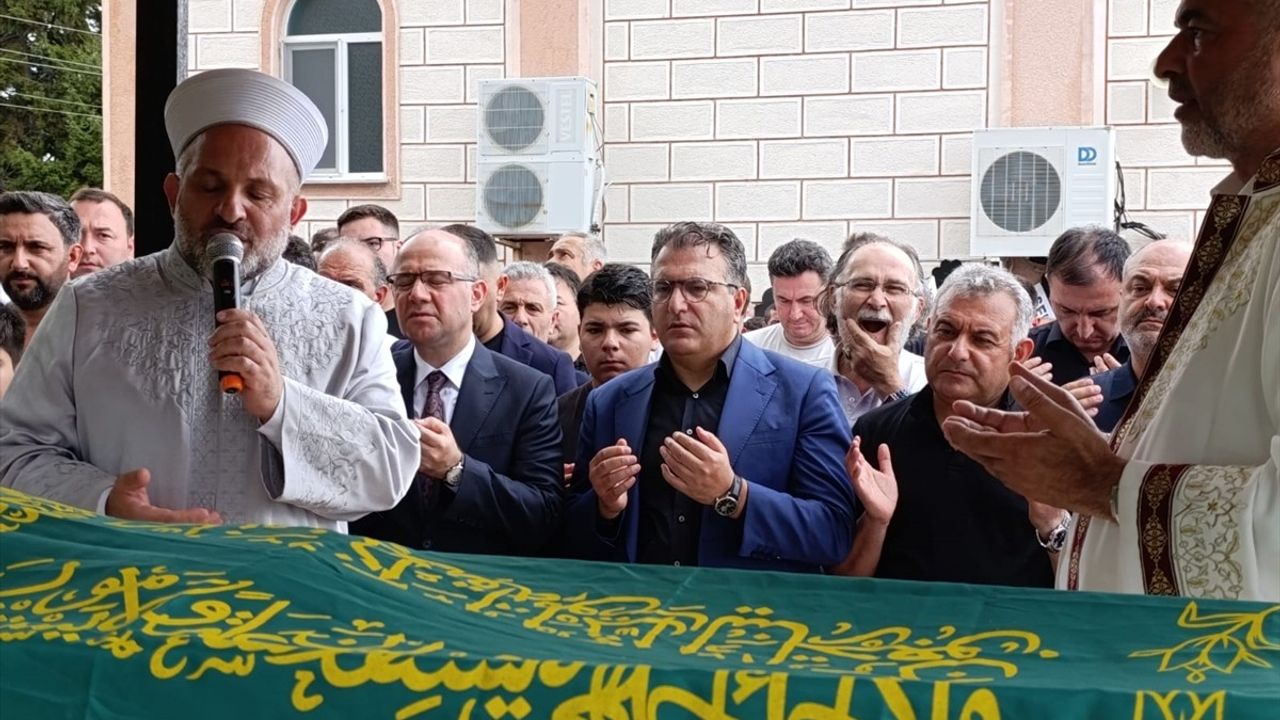 Cem Küçük'ün Babası Erdal Küçük Giresun'da Defnedildi