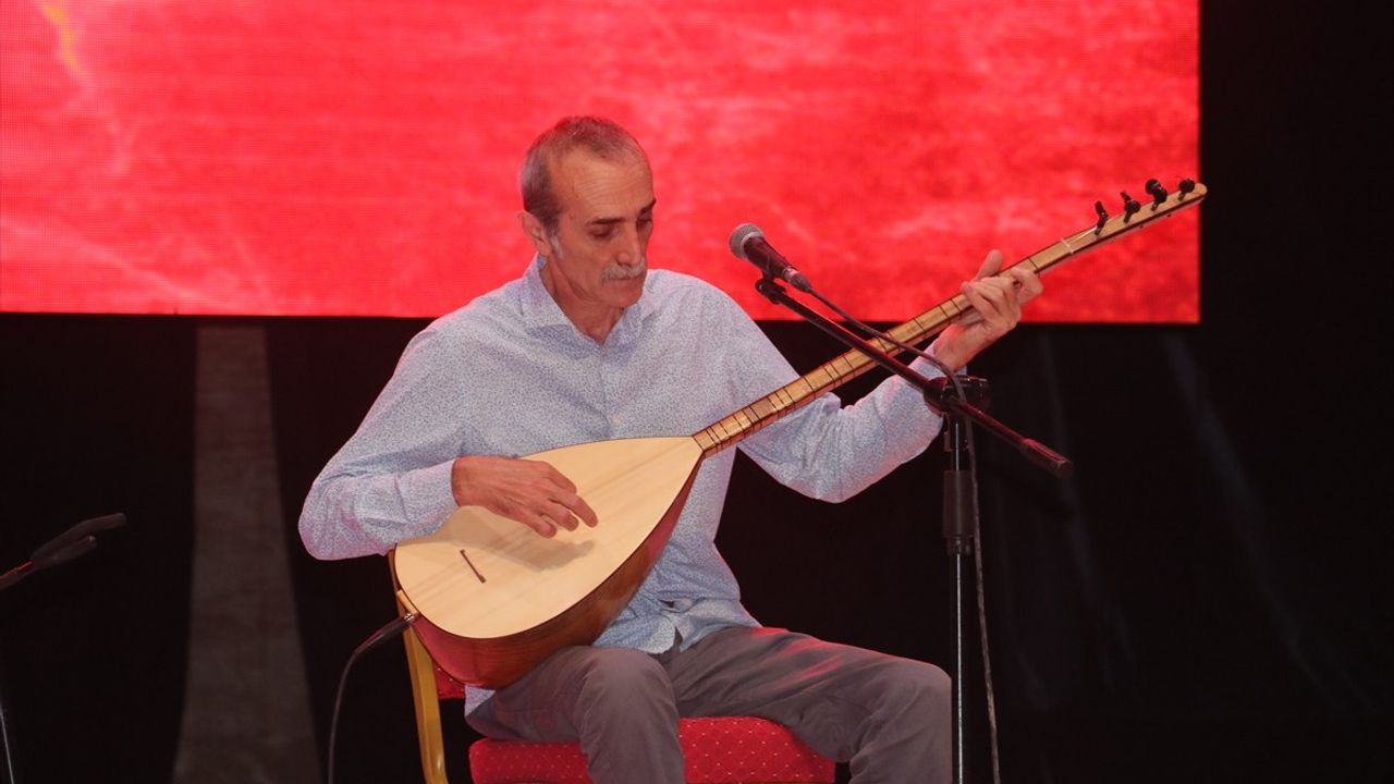 Cengiz Özkan'dan Duygusal Konser Kesintisi