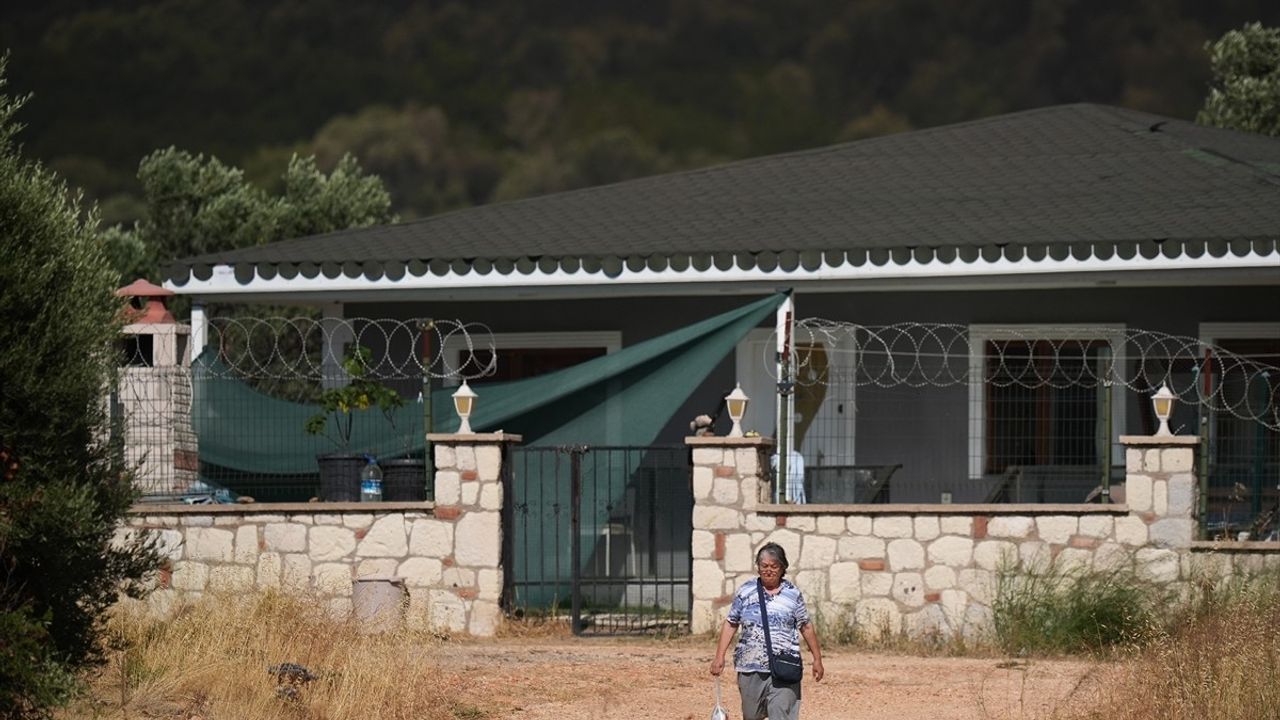 Çeşme'deki Yangın: Müdahale Devam Ediyor