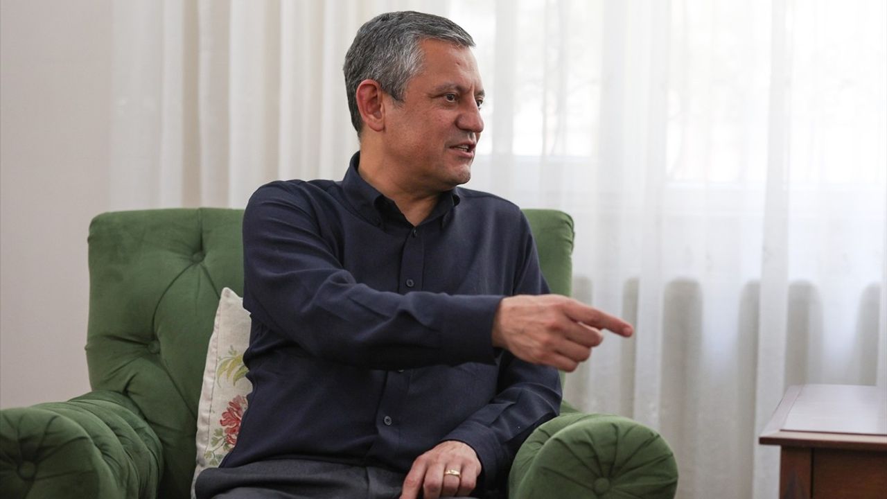 CHP Genel Başkanı Özgür Özel, Abdurrahman Tutdere'yi Ziyaret Etti