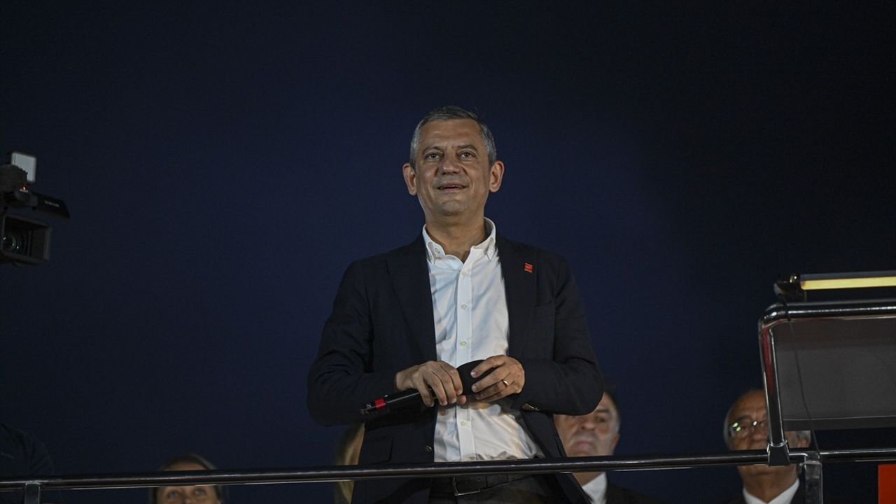 CHP Genel Başkanı Özgür Özel'den Şile'deki Mitingde Güçlü Mesajlar