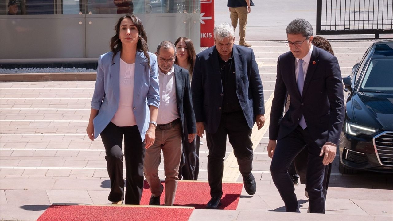 CHP ve DEM Parti Liderlerinden Basın Toplantısı