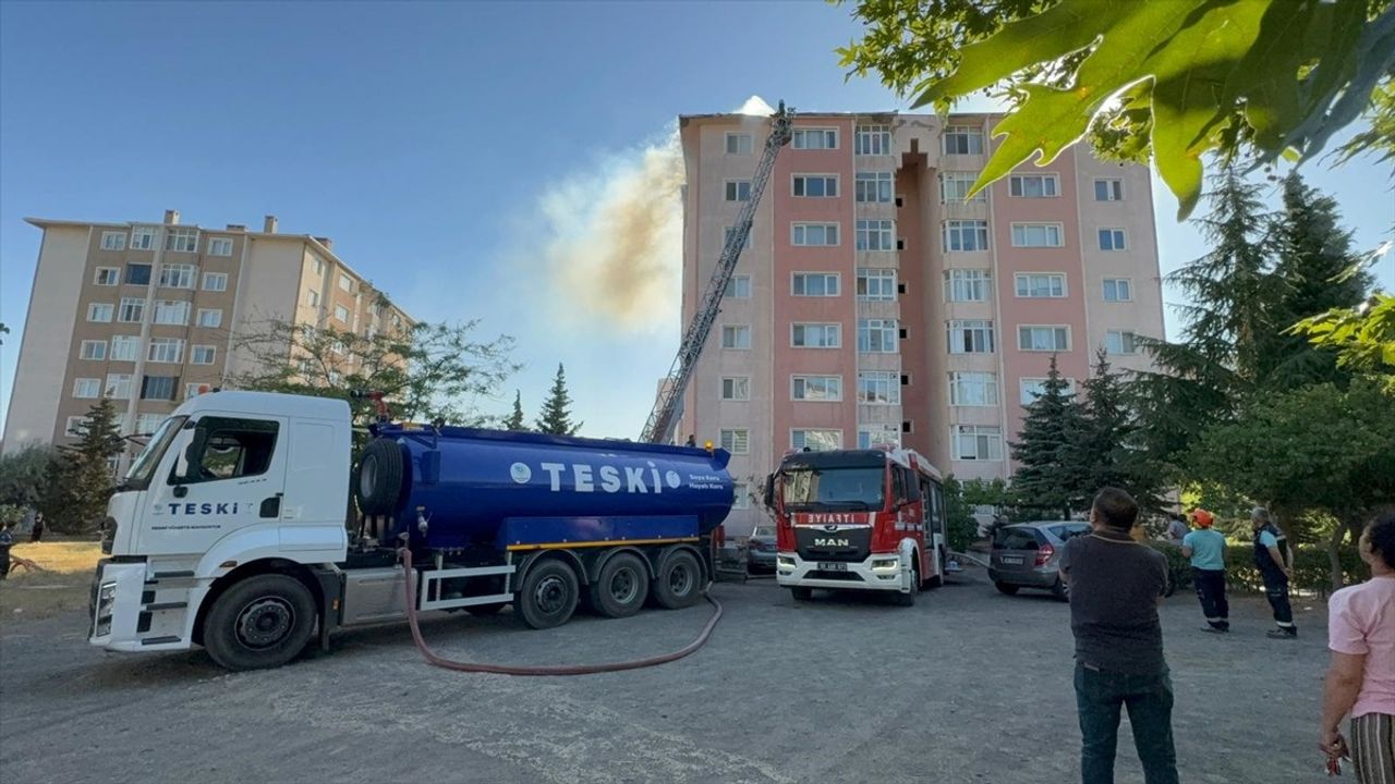 Çorlu'da 9 Katlı Bina Çatısında Yangın