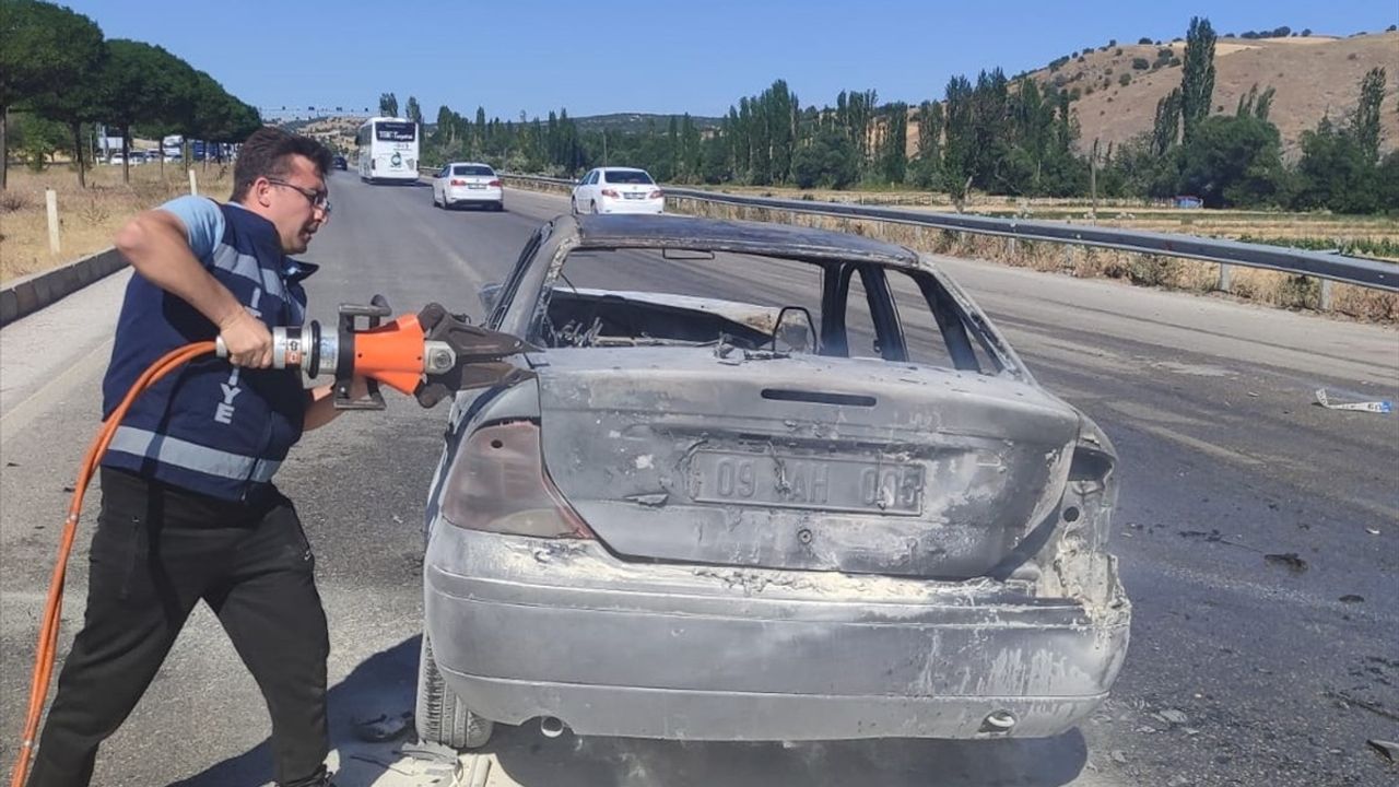 Çorum'da İki Otomobil Çarpıştı: 4 Yaralı