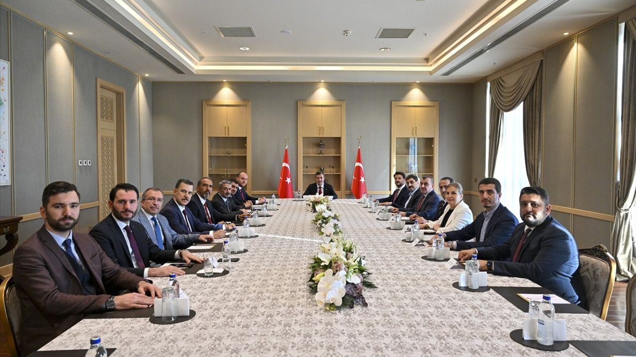Cumhurbaşkanı Yardımcısı Yılmaz, AK Parti Teşkilat Başkanını Kabul Etti