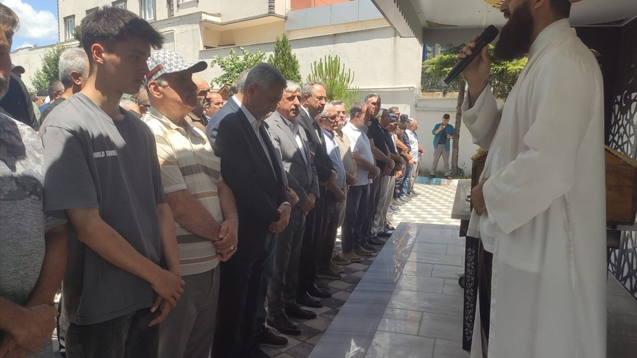 Cumhuriyet'in Yaşıtı Şükriye Yılandiloğlu Hayatını Kaybetti