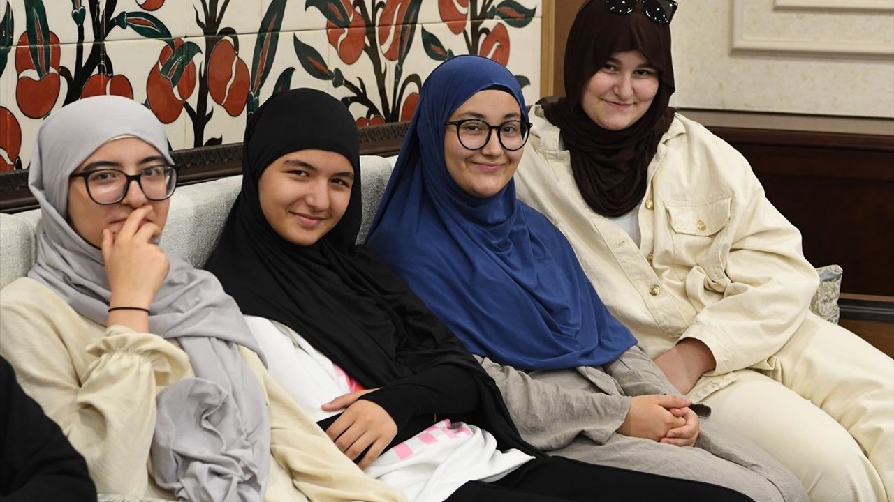 Diyanet İşleri Başkanı Ali Erbaş, Fransa'dan Gelen Öğrencilerle Buluştu
