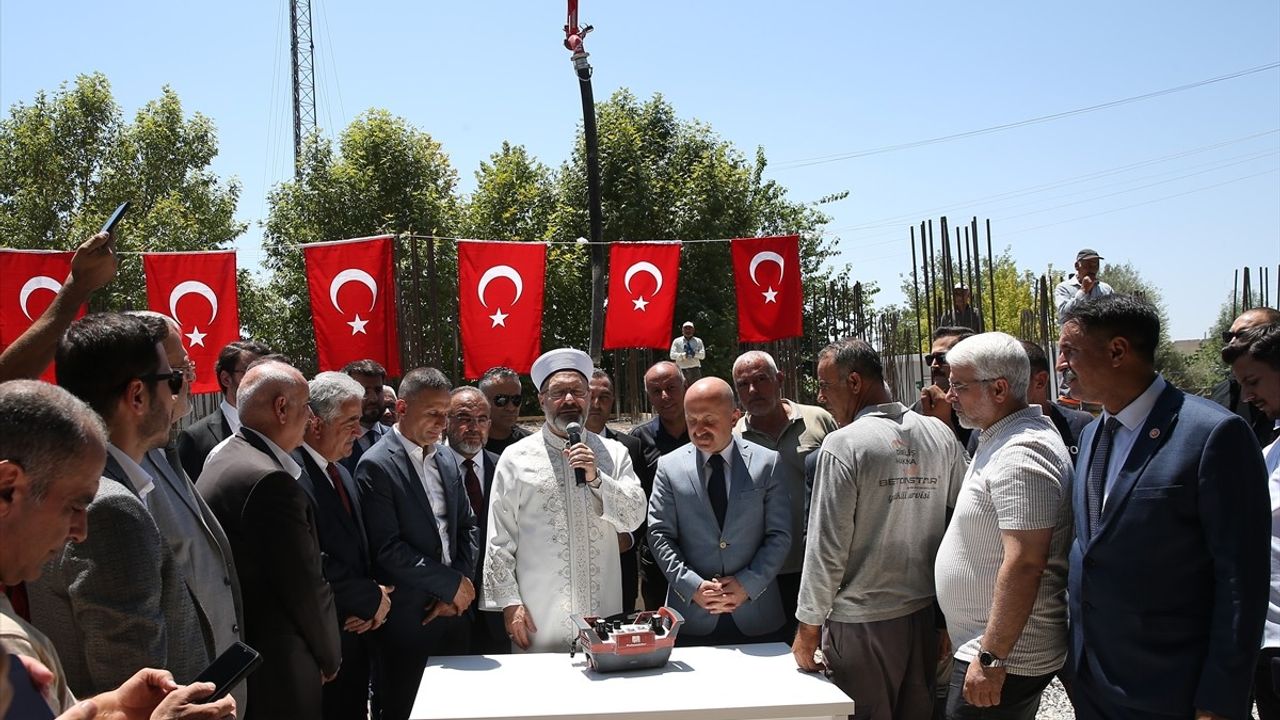 Diyanet İşleri Başkanı Erbaş Adıyaman'da Camii Açılışı ve Temel Atma Törenine Katıldı