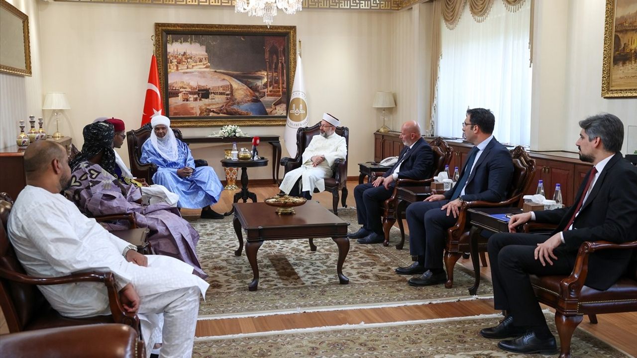 Diyanet İşleri Başkanı Erbaş, Nijer'in Damagaram Sultanı Sanda ile Görüştü