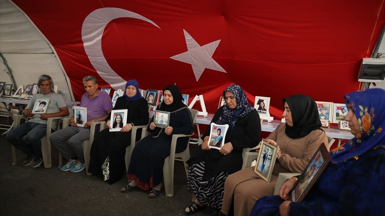 Diyarbakır Anneleri Umutlu: Terörsüz Türkiye İçin Seslerini Yükseltiyorlar