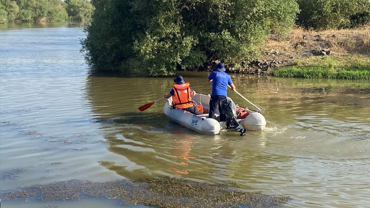 Diyarbakır'da Dicle Nehri'nde Kaybolan Genç İçin Arama Çalışmaları Devam Ediyor