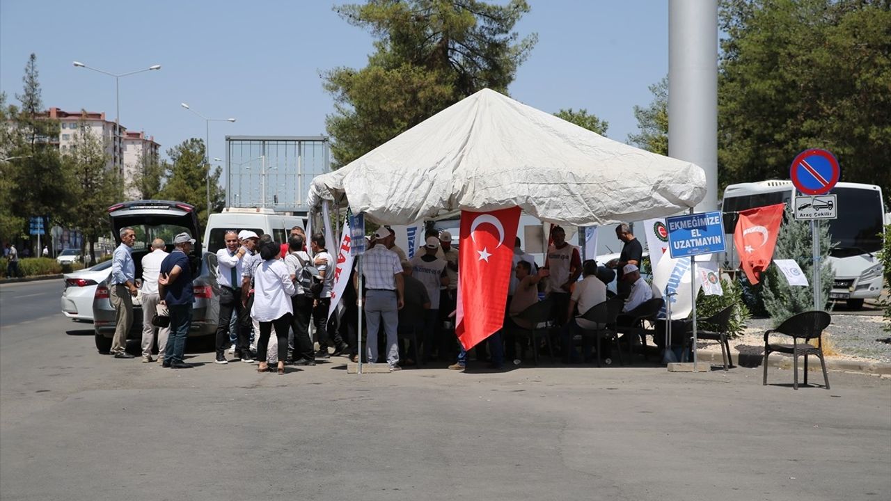 Diyarbakır'da İşten Çıkarılan İşçiler Hakkını Arıyor