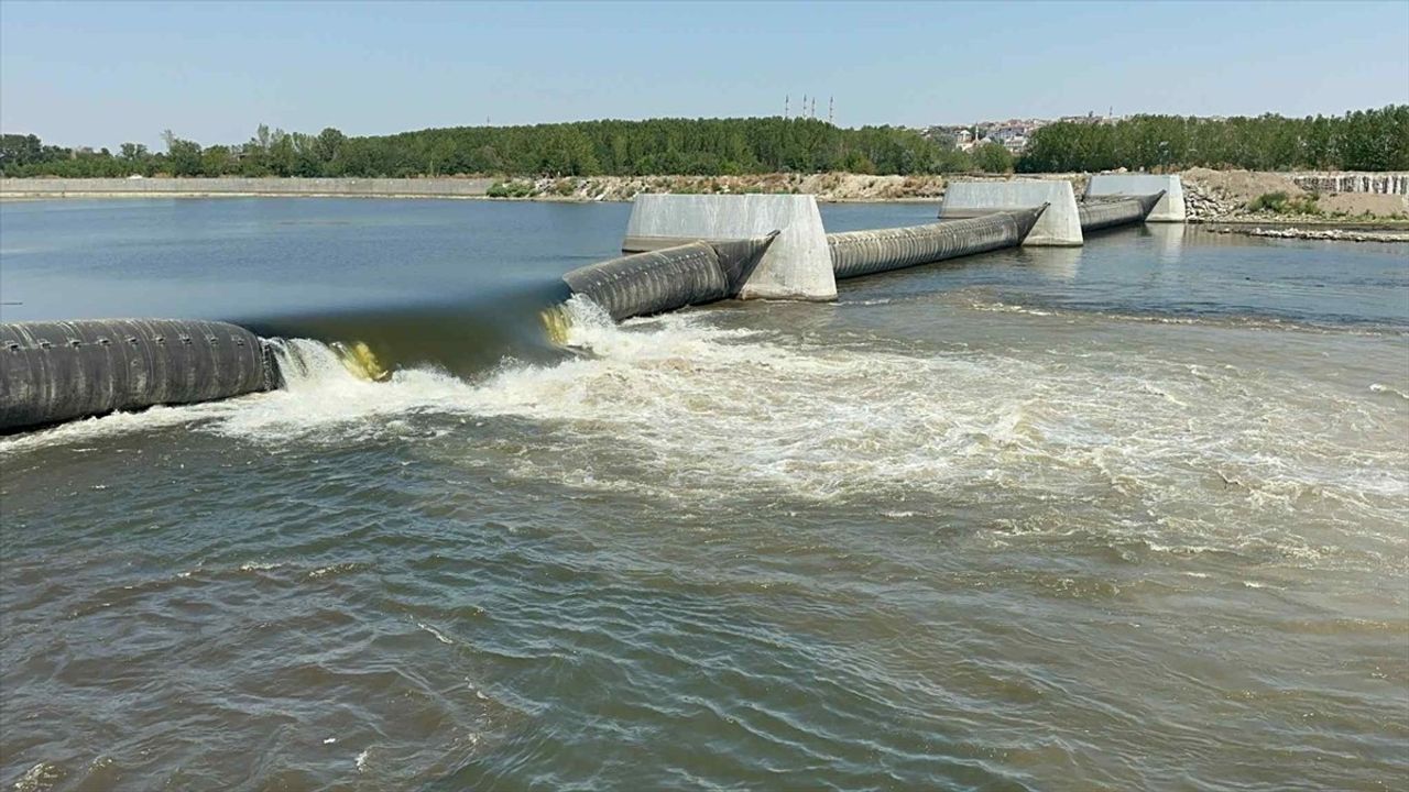 Edirne'de Meriç Nehri'ne Su Salınıyor