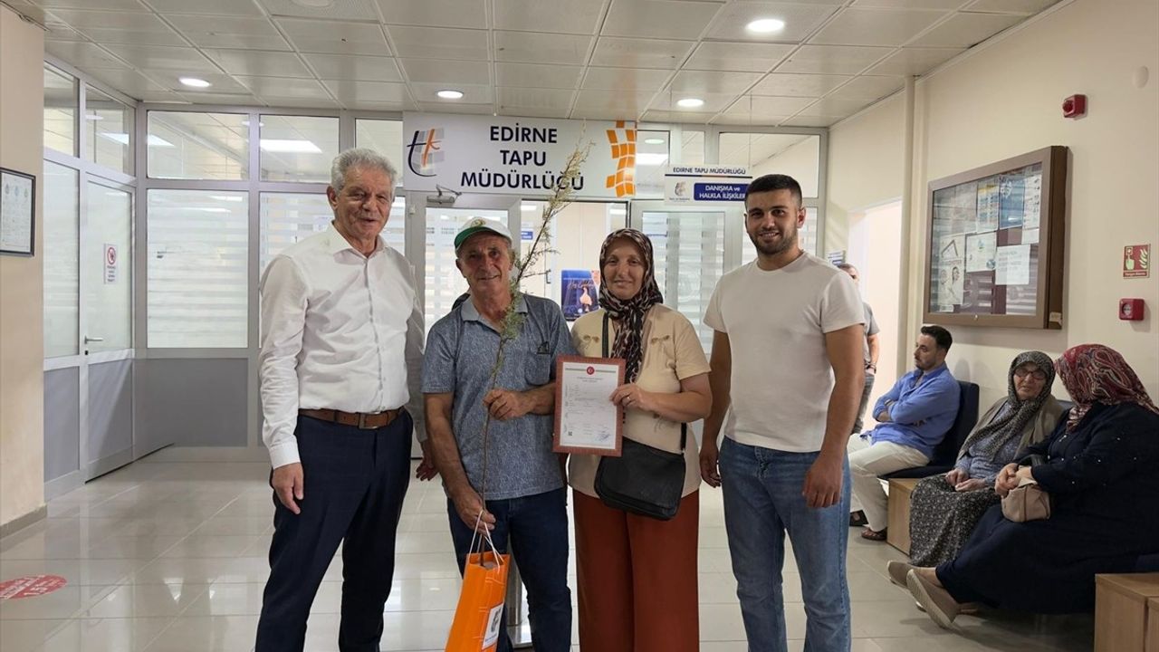 Edirne'de Tapu İşlemi Yapanlara Fidan Hediye Ediliyor