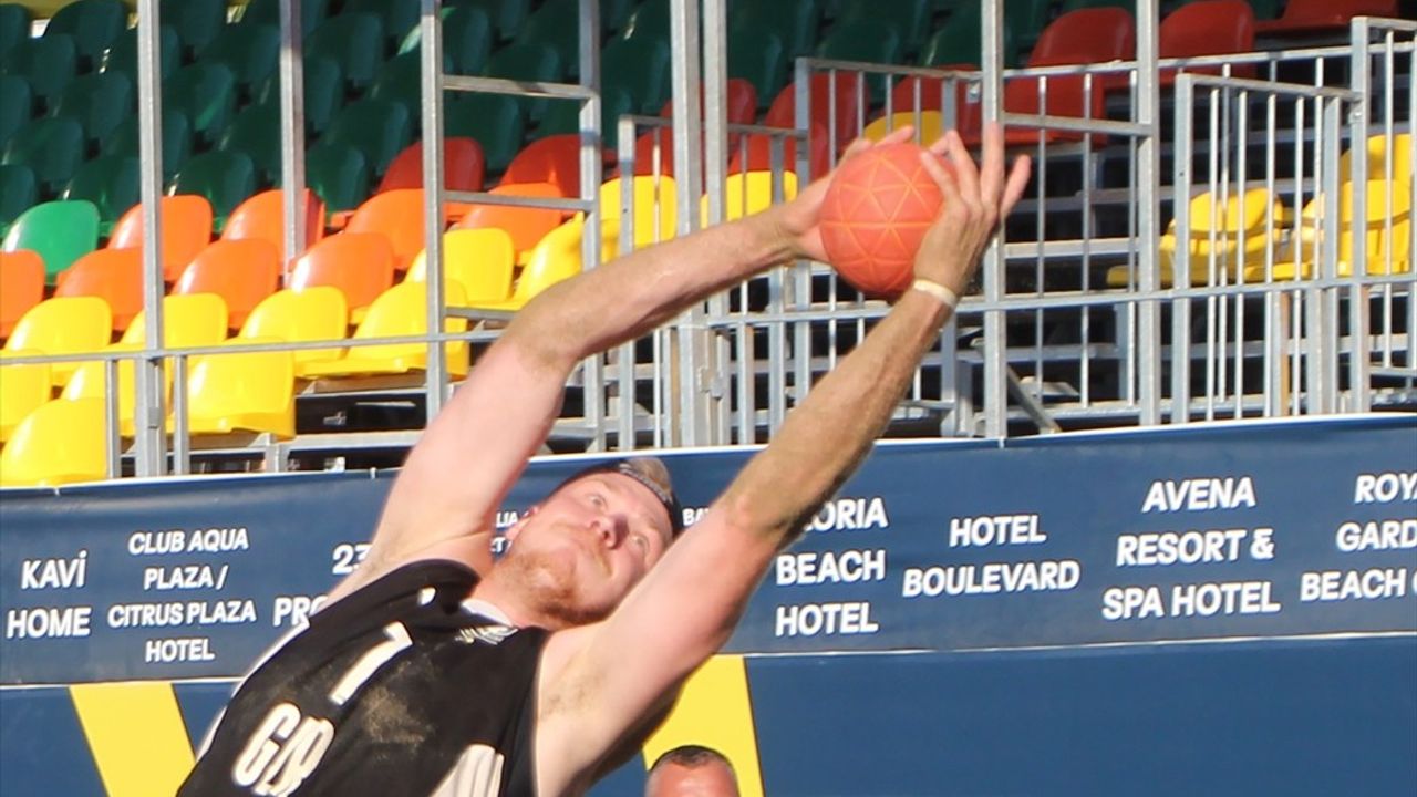 EHF Avrupa Plaj Hentbolu Şampiyonası Antalya'da Heyecanla Devam Ediyor