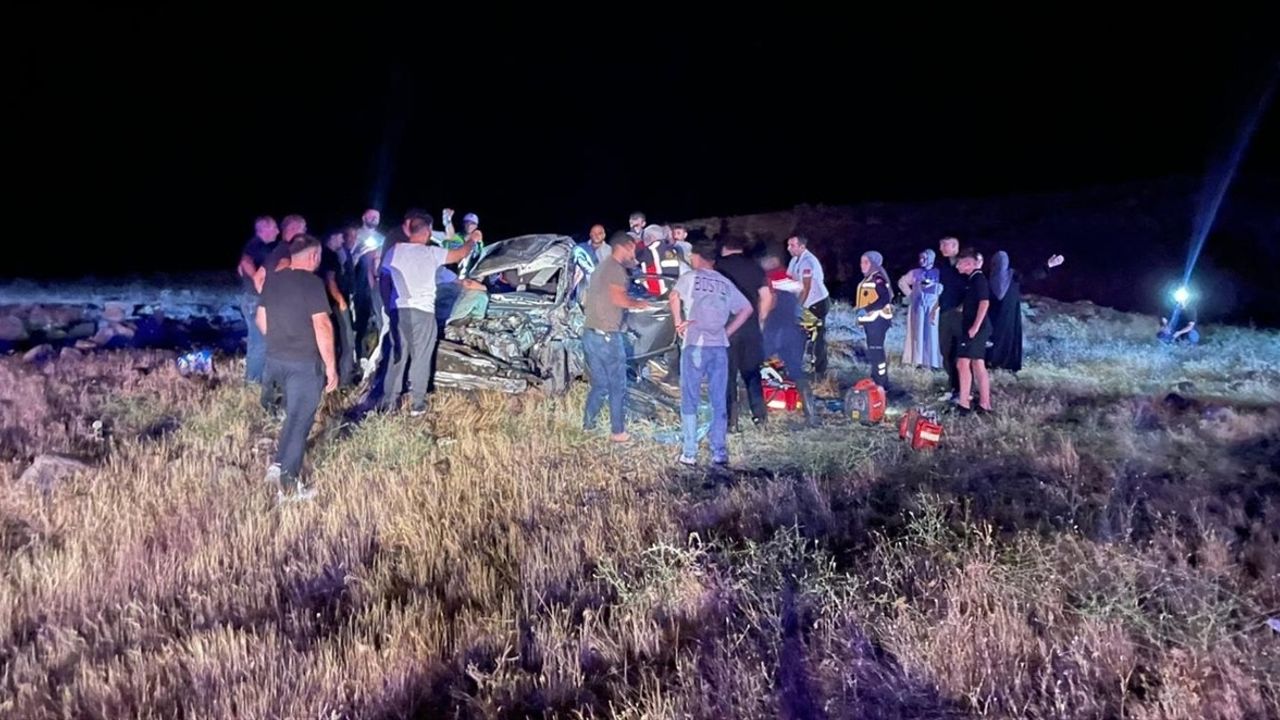Elazığ'da Trafik Kazası: 2 Ölü, 3 Yaralı