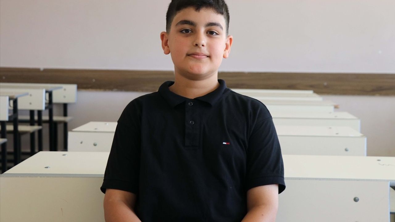 Elazığlı Öğrenci LGS'de Tam Puan Alarak Başarıya İmza Attı