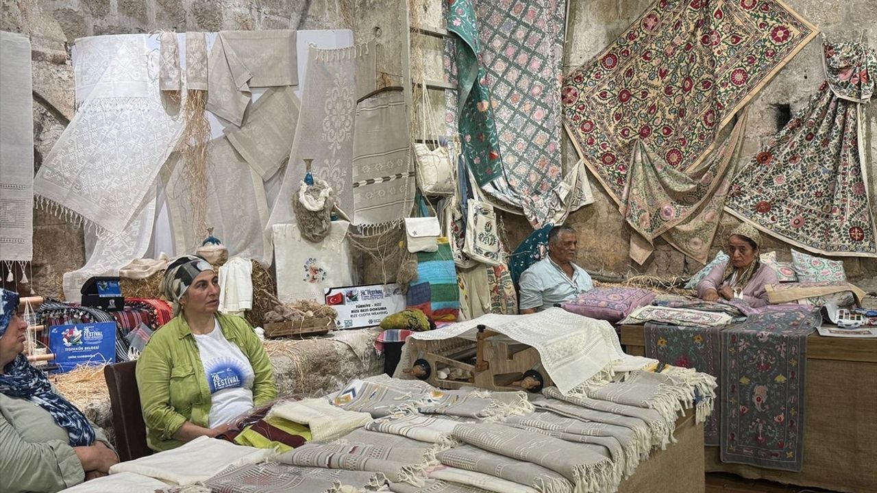 Emeğin Aşkıyla Üreten Eller: El Sanatları Sergisi Büyükçekmece'de Başladı