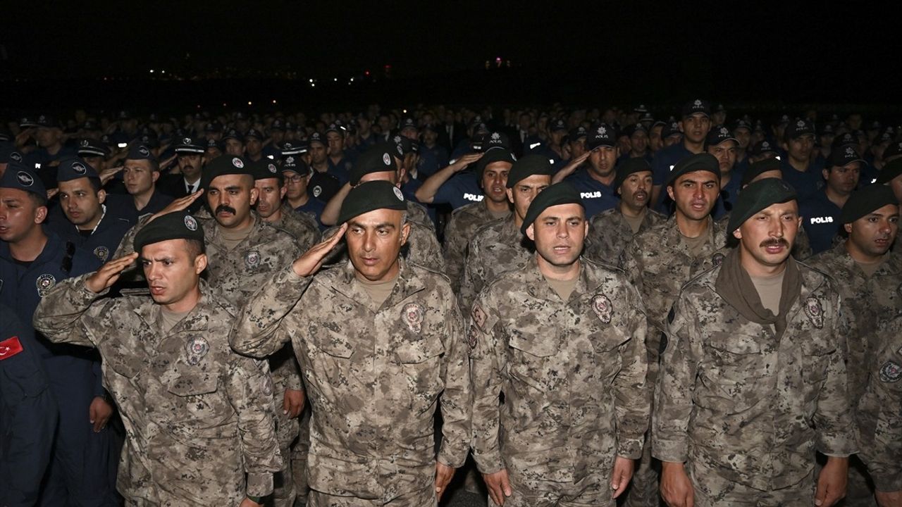 Emniyet Genel Müdürü Demirtaş, 15 Temmuz'da Şehitleri Andı