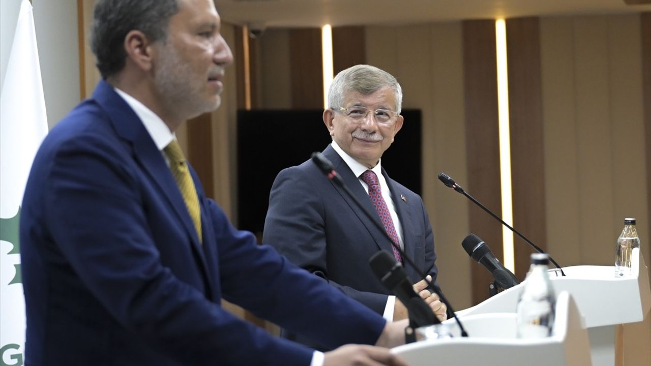 Erbakan ve Davutoğlu'ndan İşbirliği Mesajı
