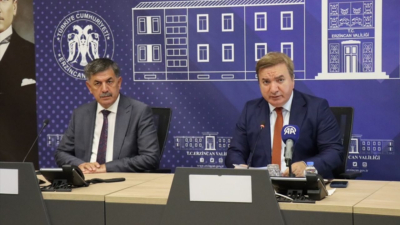 Erzincan'da Muhtarlarla Toplantı: Vali Aydoğdu'nun Vurguları