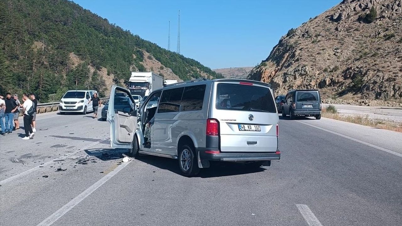 Erzincan'da Trafik Kazası: 1 Çocuk Hayatını Kaybetti