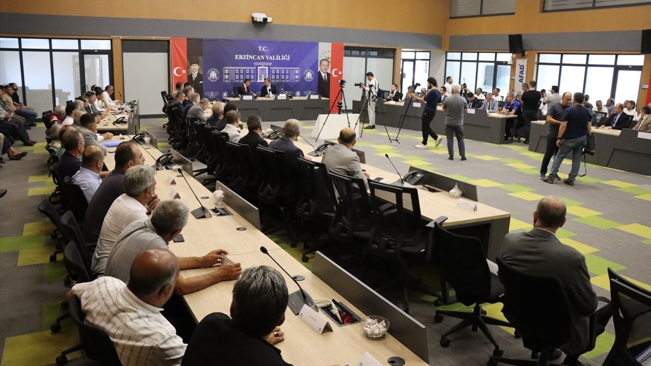 Erzincan Valisi Aydoğdu'dan Muhtarlara Önemli Mesajlar