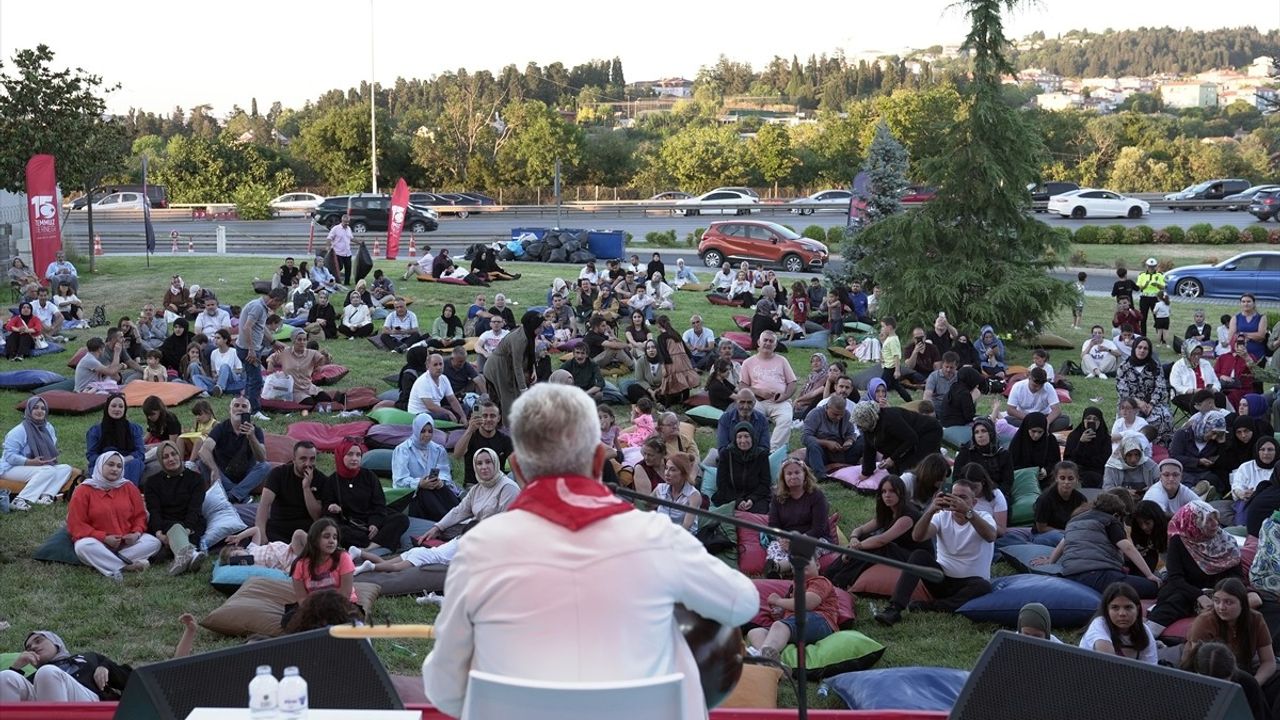 Esat Kabaklı'dan Anlamlı Konser