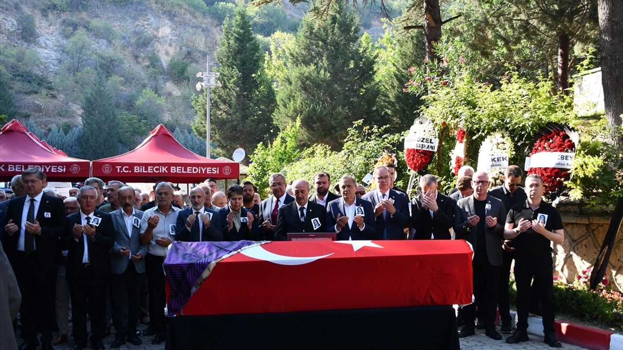 Eski CHP Milletvekili Lale Karabıyık, Son Yolculuğuna Uğurlandı