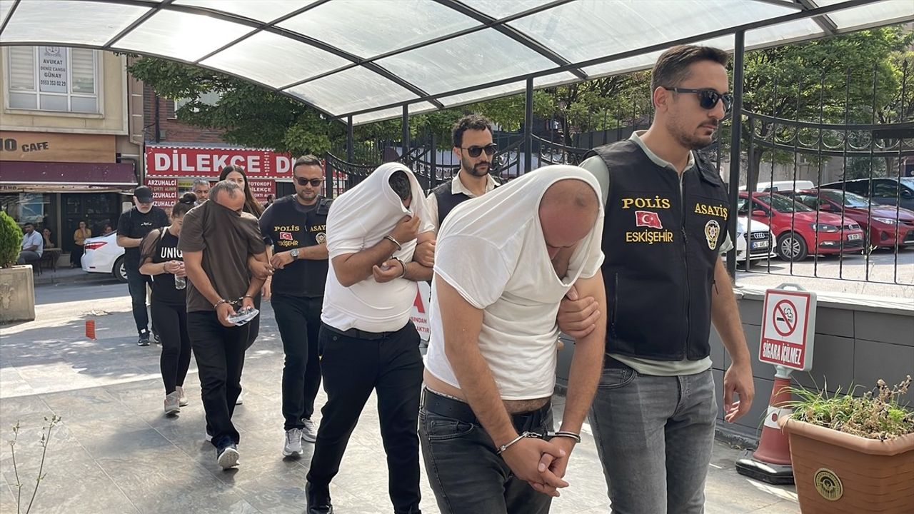 Eskişehir'de Dublör ile Arsa Satışı Suçuna Operasyon