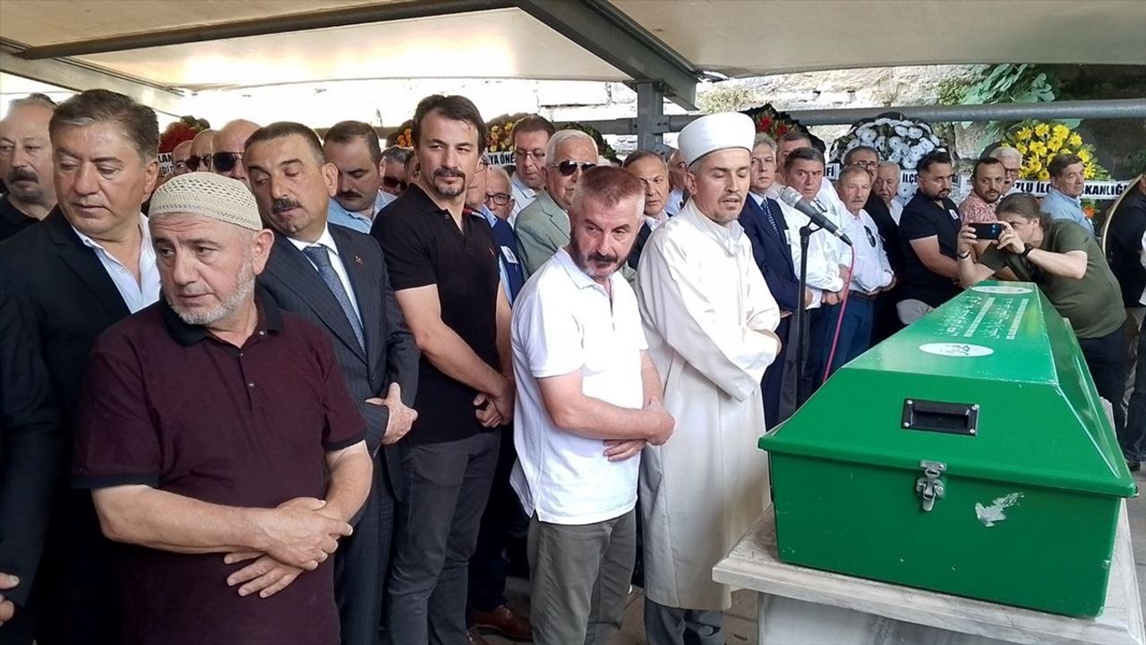 Eylem Ertuğrul'un Babası Fehmi Ertuğrul Son Yolculuğuna Uğurlandı