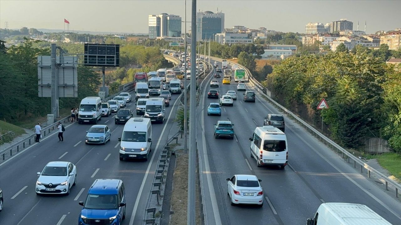 Eyüpsultan'da Hafriyat Kamyonu Kazası