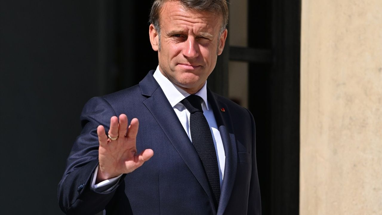 Fransa ve İsviçre Liderleri Paris'te Bir Araya Geldi