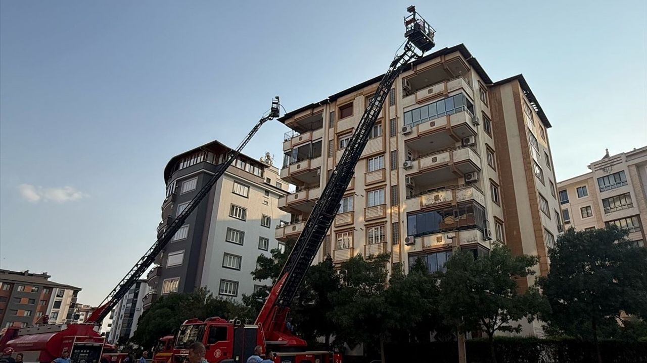 Gaziantep'te Apartman Çatısında Yangın Çıktı