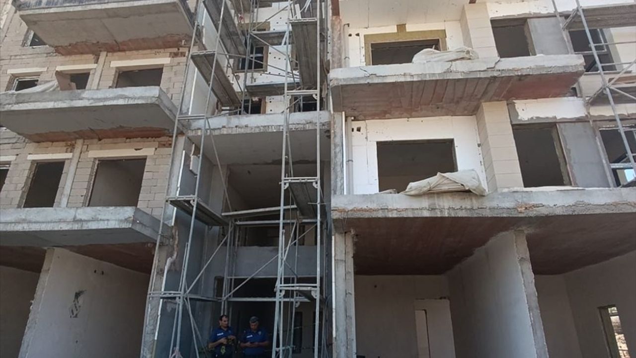Gaziantep'te İnşaatta Düşme Olayı: Bir İşçi Ağır Yaralandı